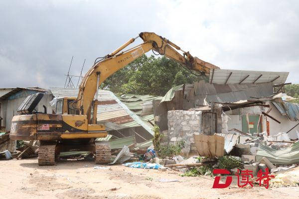 光明办事处清拆马头岭6.8万余平方米违法建筑