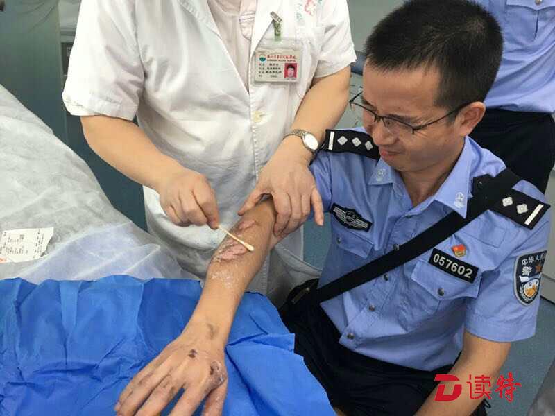 点赞！深圳这位徒手拖出着火煤气罐的民警把网友感动坏了