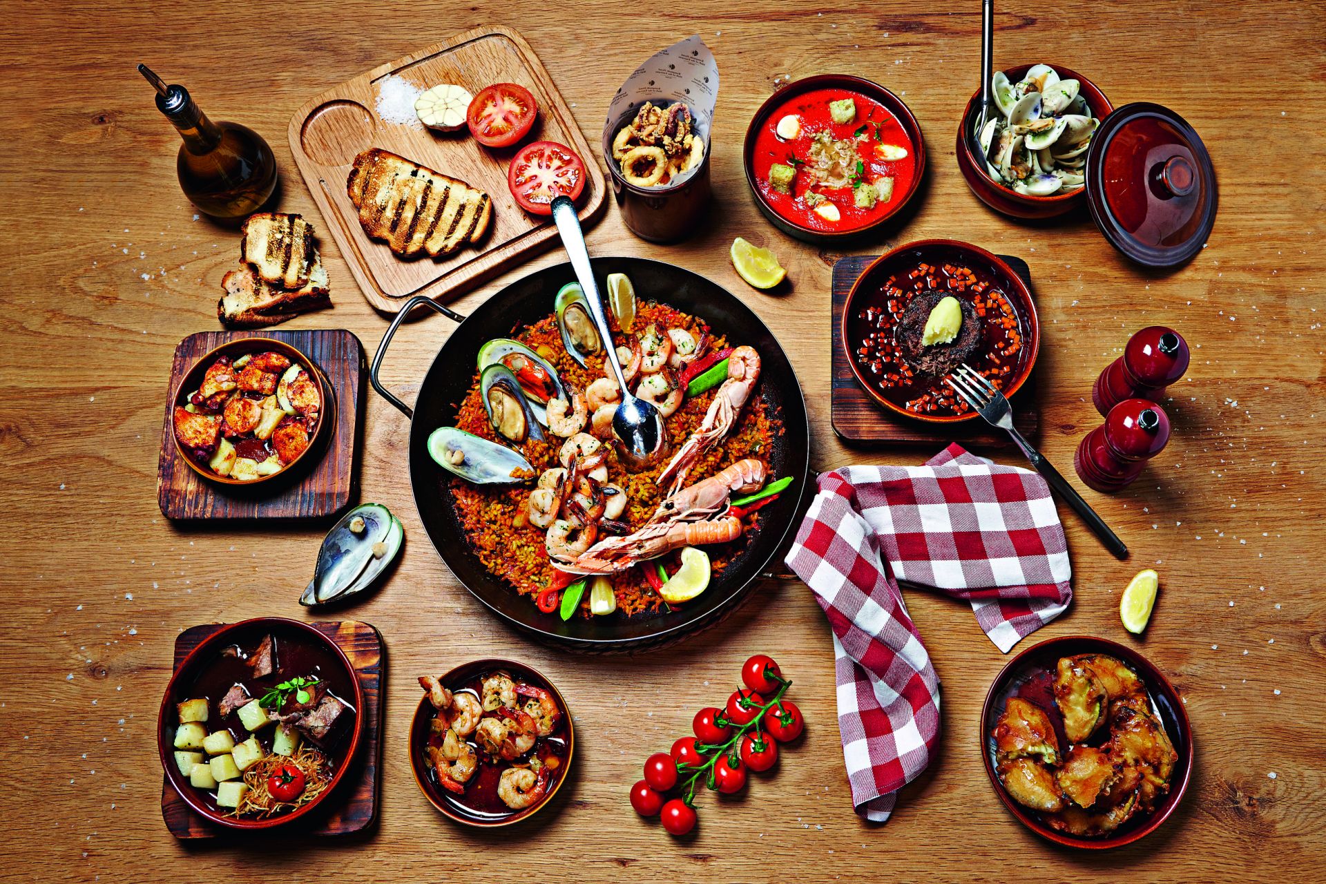国外丰盛大餐美食摄影图片