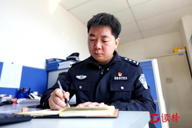 徐一迁：以灵性文思书写警队风采