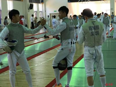 全国中学生击剑锦标赛展风采，深圳外国语学校夺得七冠 