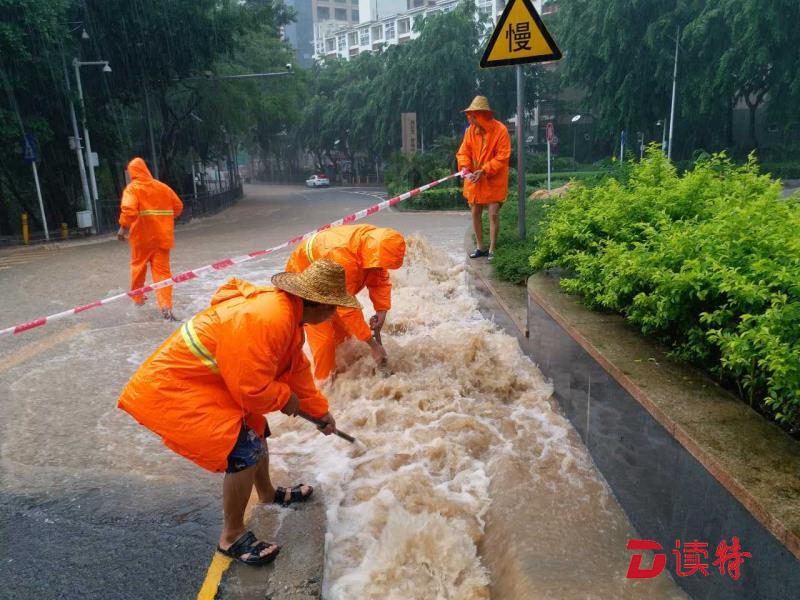 盐田区暴雨红色预警 TA们在保障你的安全