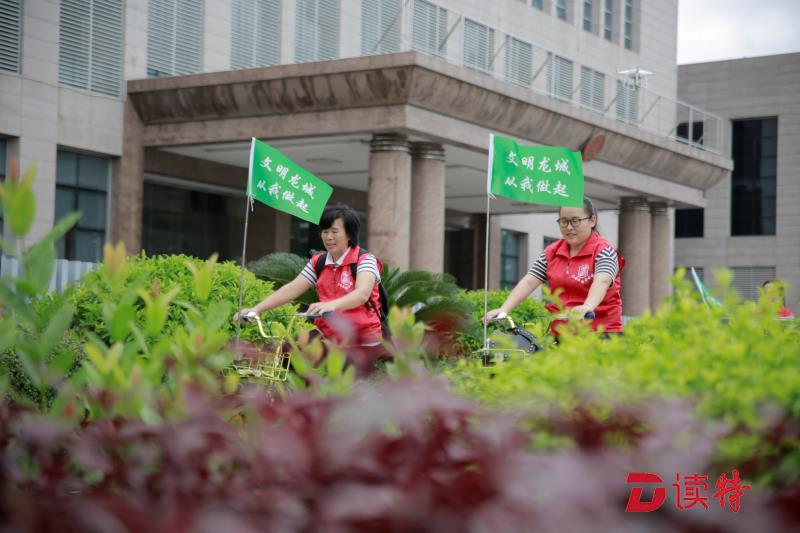龙城这群人骑单车走遍街巷，只为告诉大家这8个字