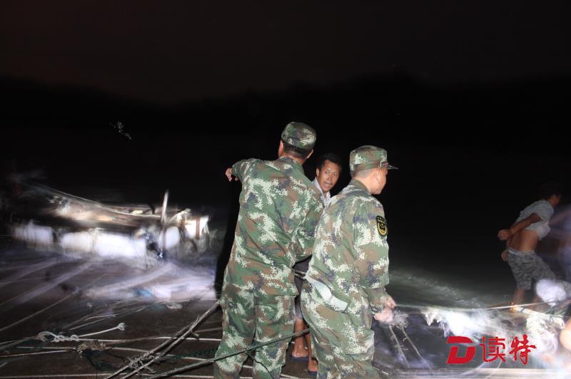 台风卡努来袭 惠州边防海上成功救援2名失联船员