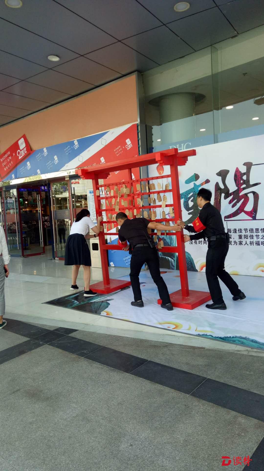 龙岗街道 : 打造户外广告示范路