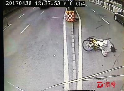 今年深圳共享单车入机动车道11人死 看看这些致命瞬间