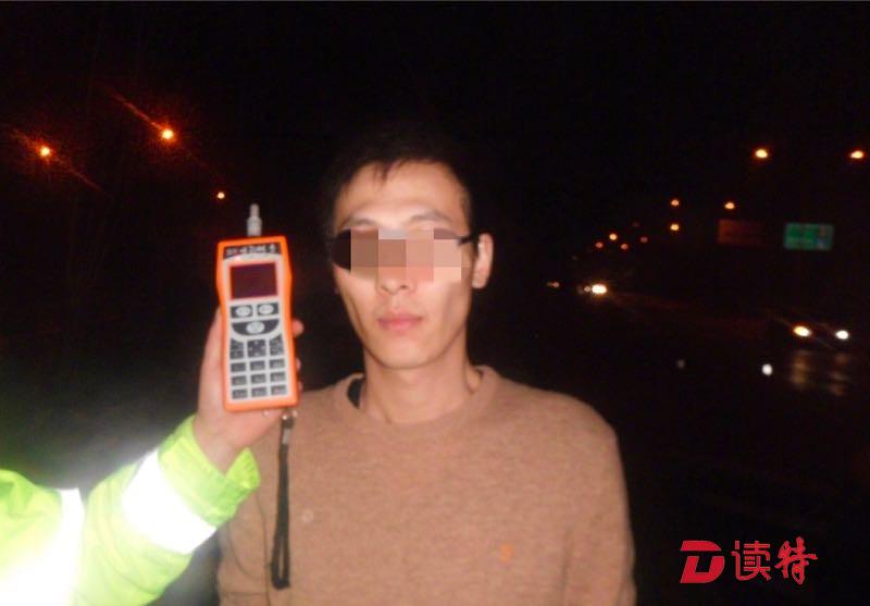 白天领驾照晚上就酒驾 这些醉猫到底咋想的？ 