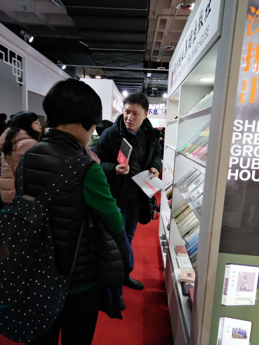 好书闪耀!深圳报业集团出版社亮相北京图书订货会