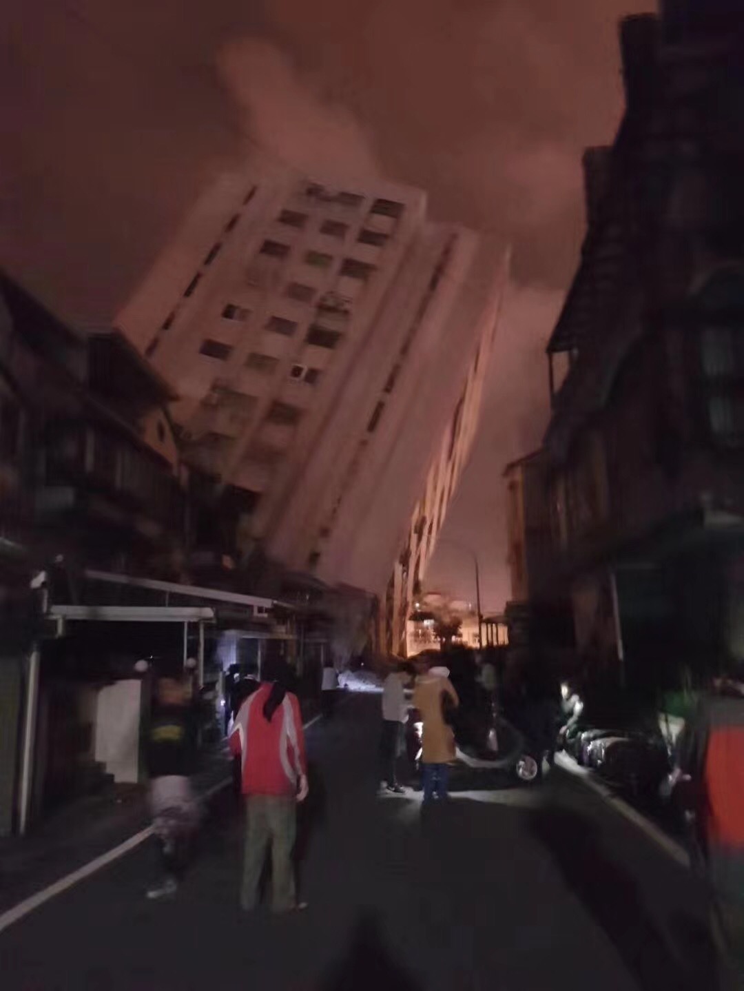 Earthquake strikes city of Hualien in Taiwan, buildings collapse | CBC News