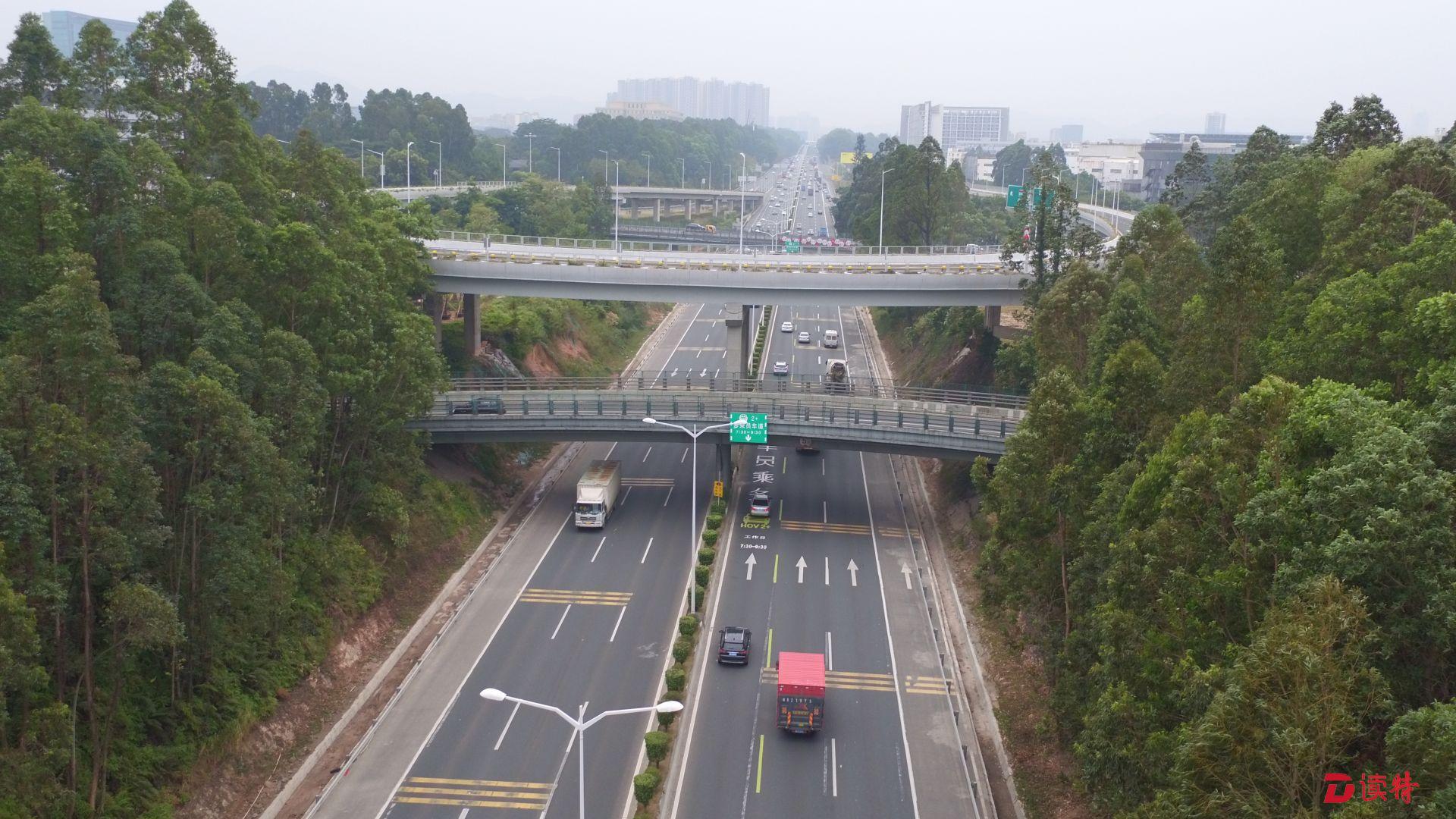 深圳市驾驶员对多乘员车道并不陌生,2016年4月,深圳交警在滨河