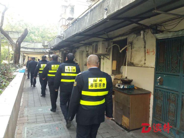 拉网式巡查救助流浪乞讨人员，园岭街道执法队在行动