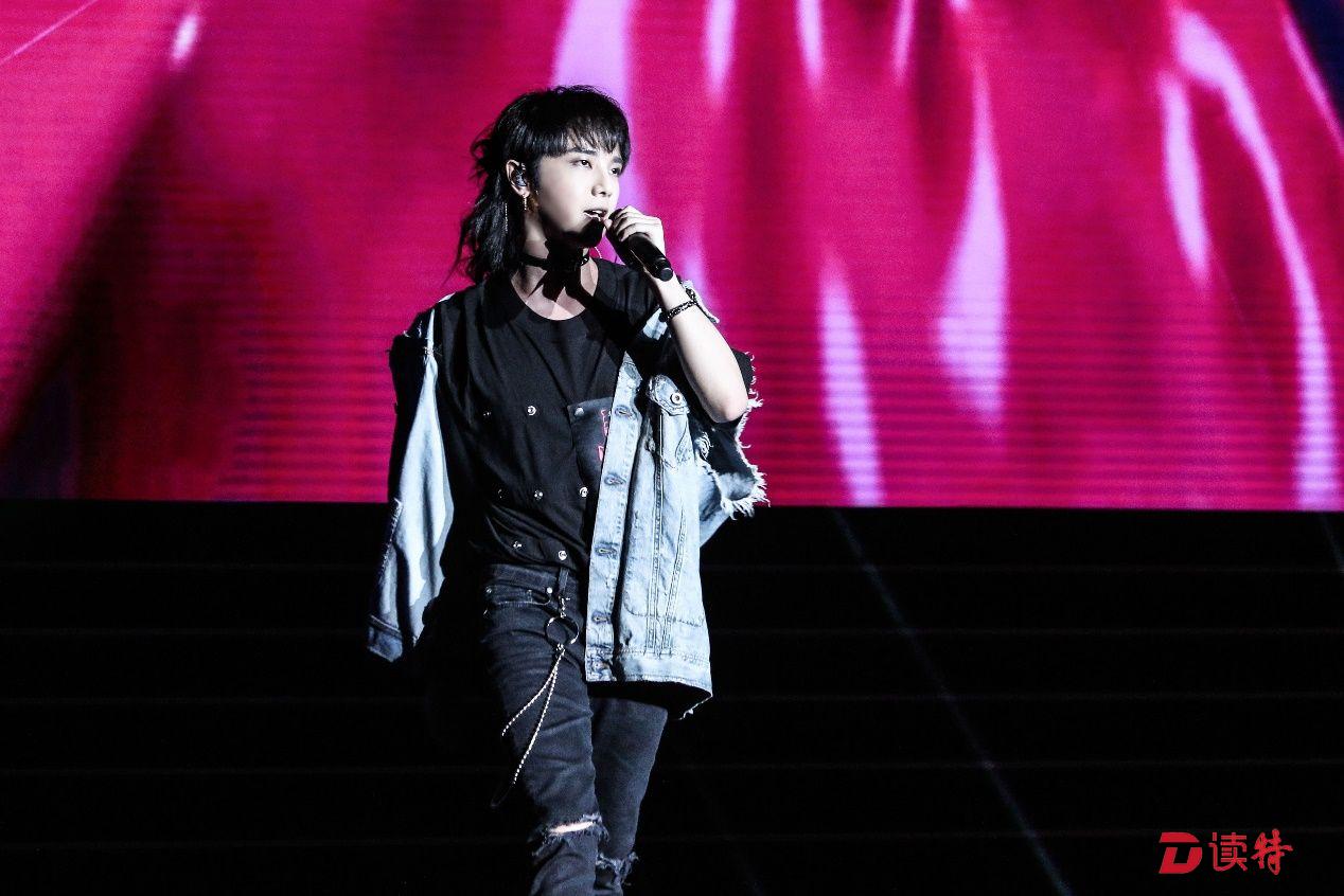 华晨宇、乐华七子齐现身，当红流量引爆映客“樱花女生星光夜” 
