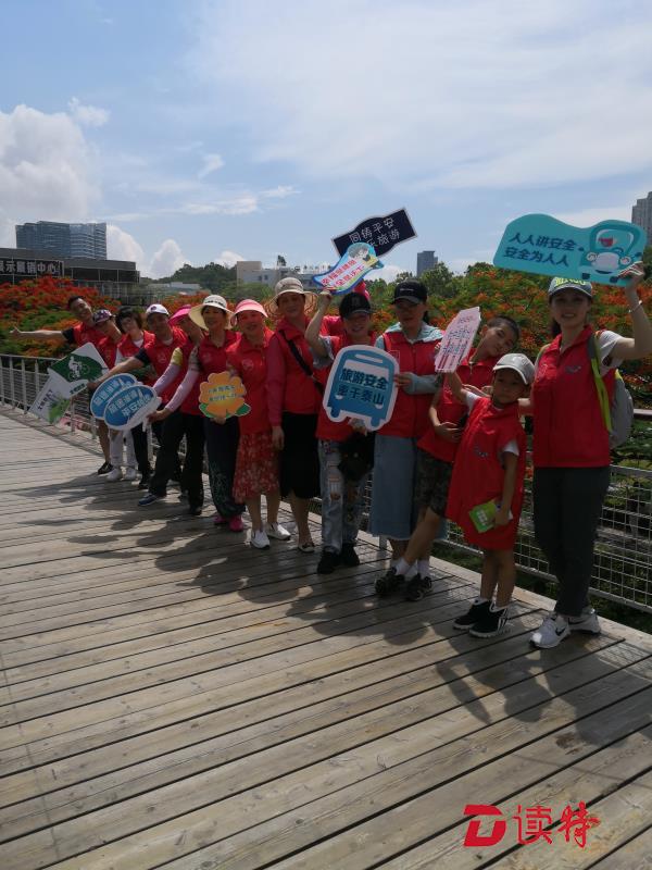 馬欄山登高遠眺,撿起垃圾綠色行深圳市旅遊志願者總隊愛旅義工分隊,一