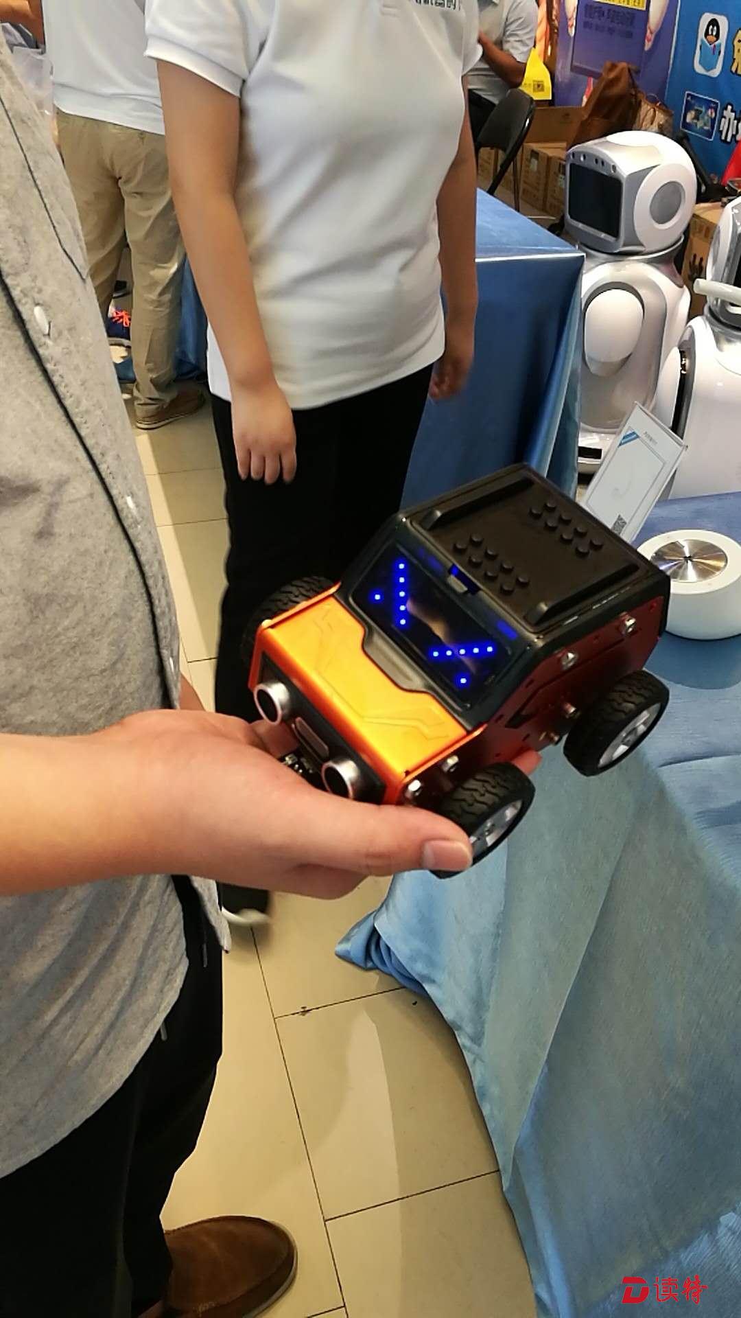 大小朋友嗨起来!弘文报春鸟智能硬件体验周人