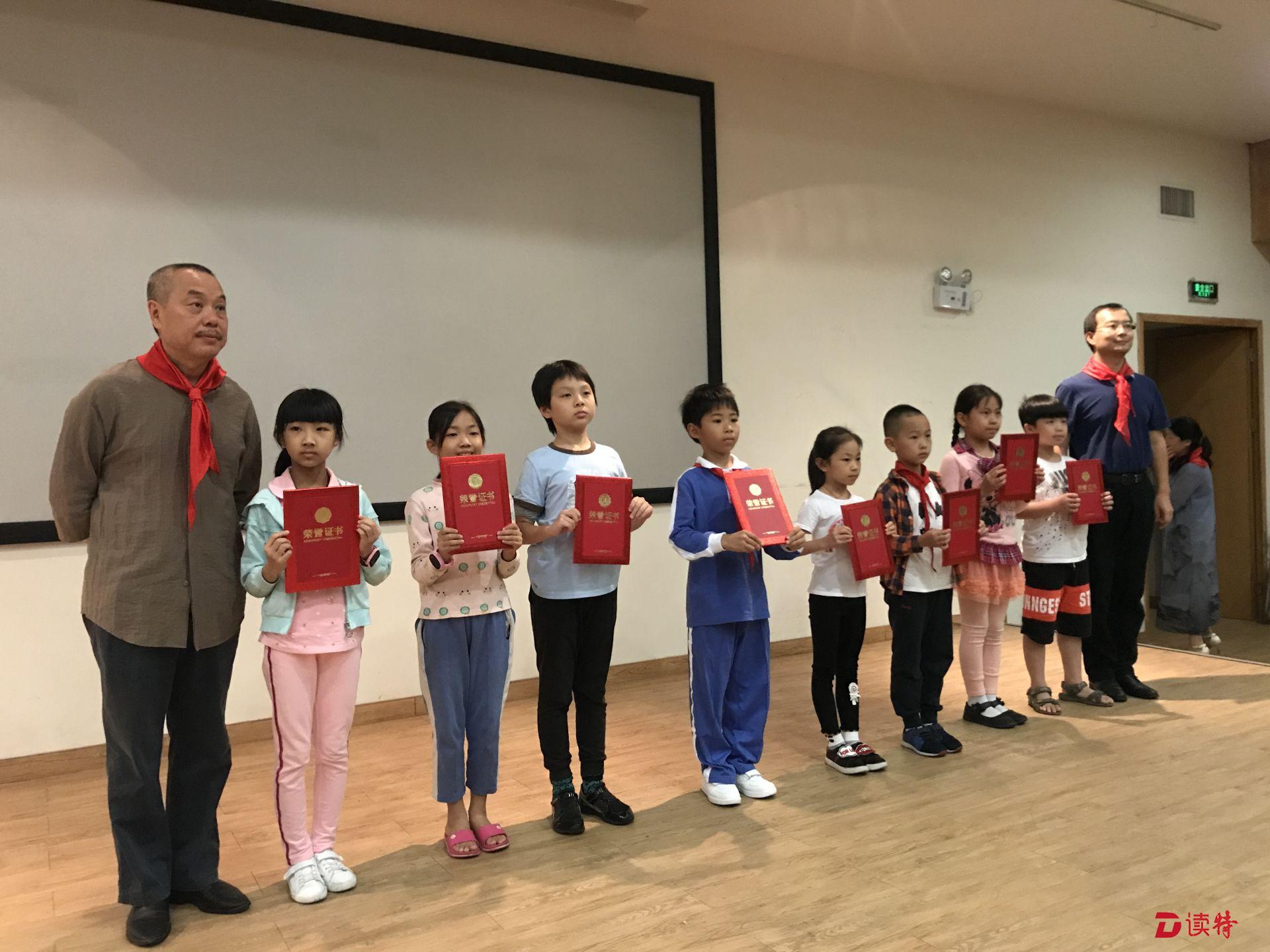 周末不上课，这些获奖的孩子都来美术馆听讲座、看画展…
