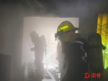 深圳福田一住宅起火，疑为业主室内焚烧拜祭引起！消防员让出呼吸面罩疏散50余人