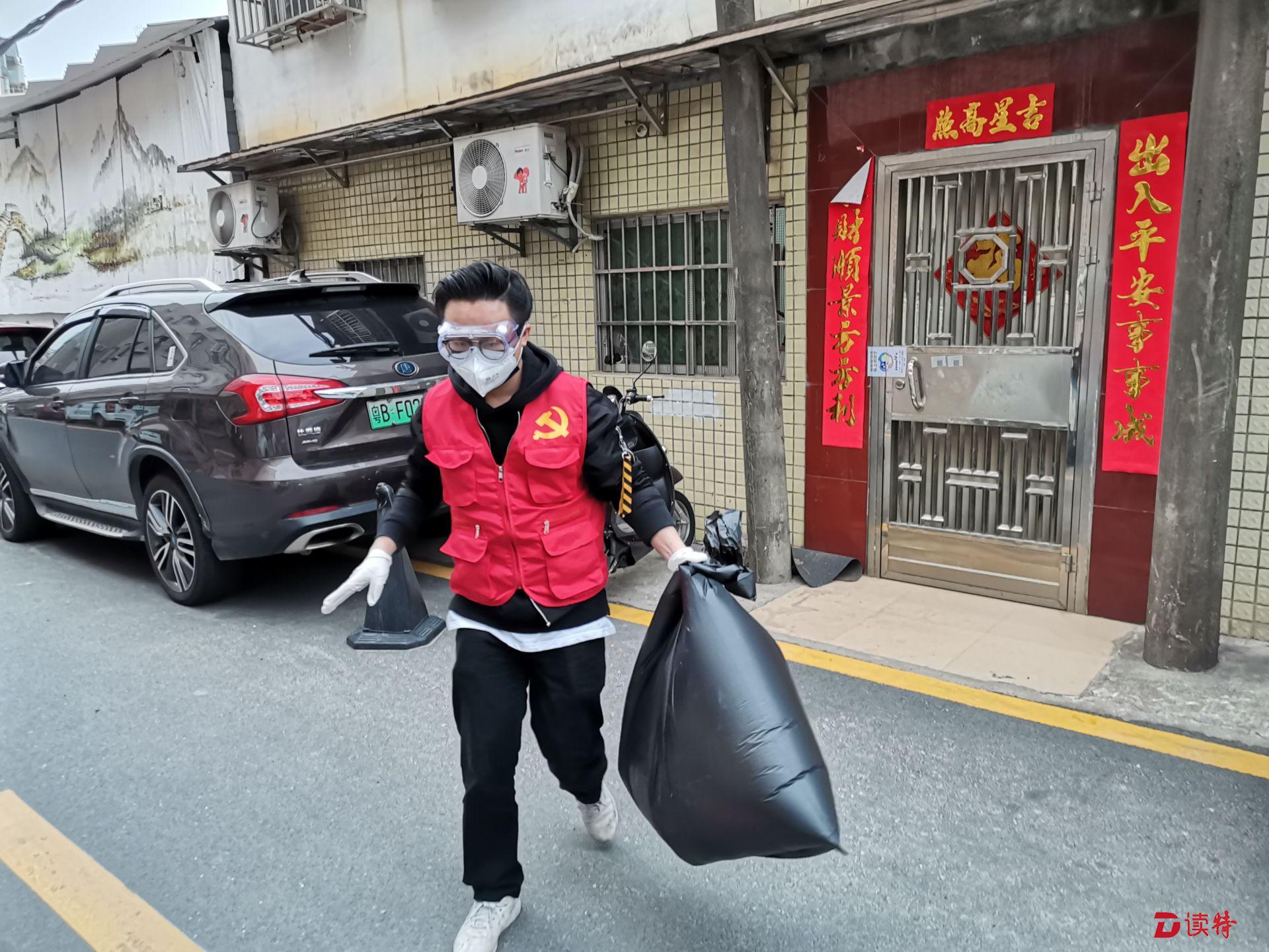 战疫一线：翠湖社区青年火线提交入党申请书