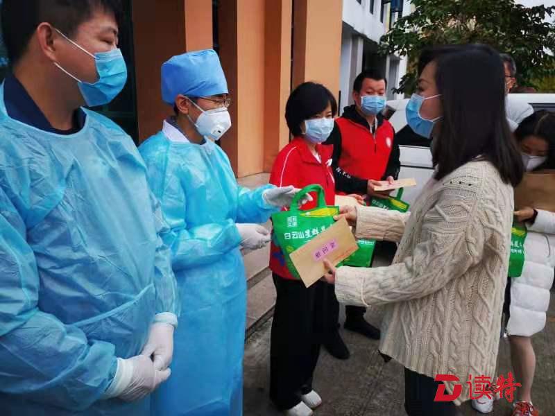 公明街道主要负责人率队慰问疫情防控一线人员 