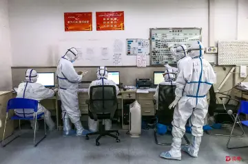读特记者直击武汉战疫·札记 | 重症病房的温馨场景