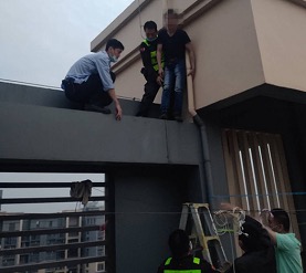 一男子因赌博负债欲轻生，龙岗民警成功救援解心结