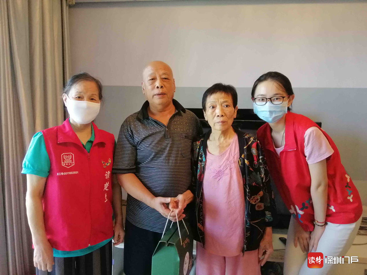连续三天送关爱，这支“心连心”志愿者队探访41户高龄独居老人