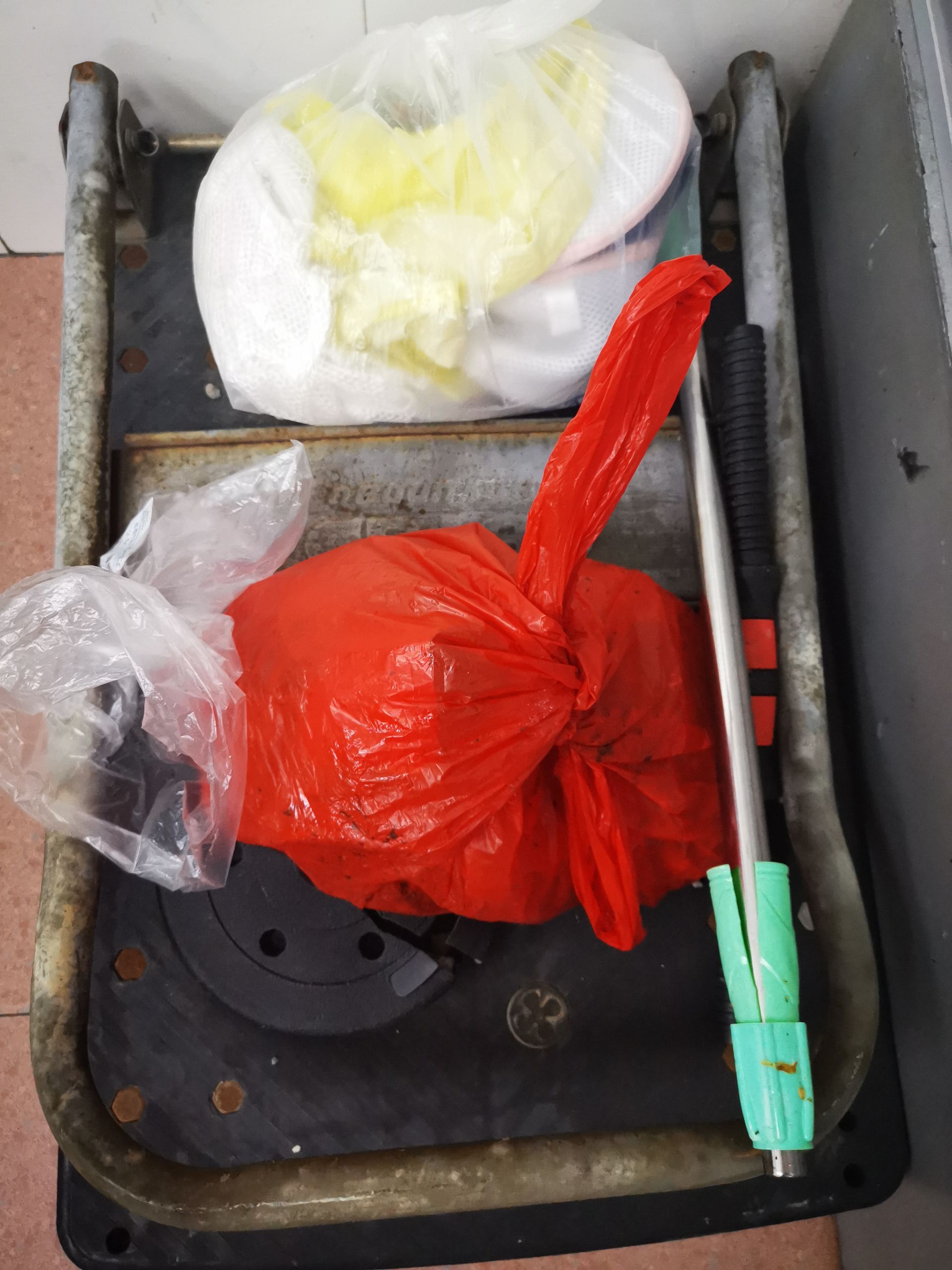 （罗湖）醉酒男子高空抛物被刑拘 自称喝醉后的事均已忘记