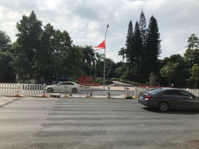 市民@相关部门，尽快恢复荔枝公园东门门口处过街斑马线