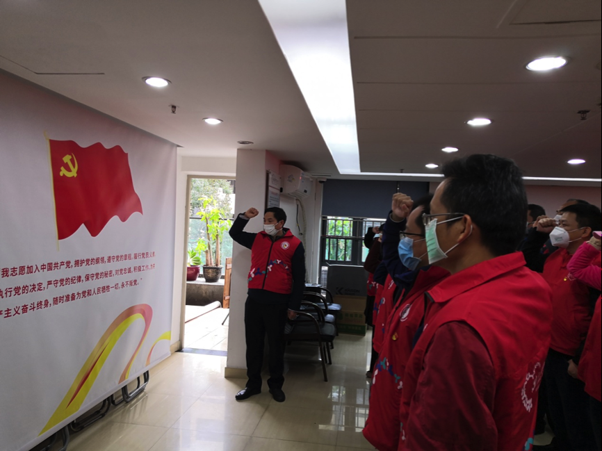 “党建引领，对标管理”，金地社区抗疫一线党旗红