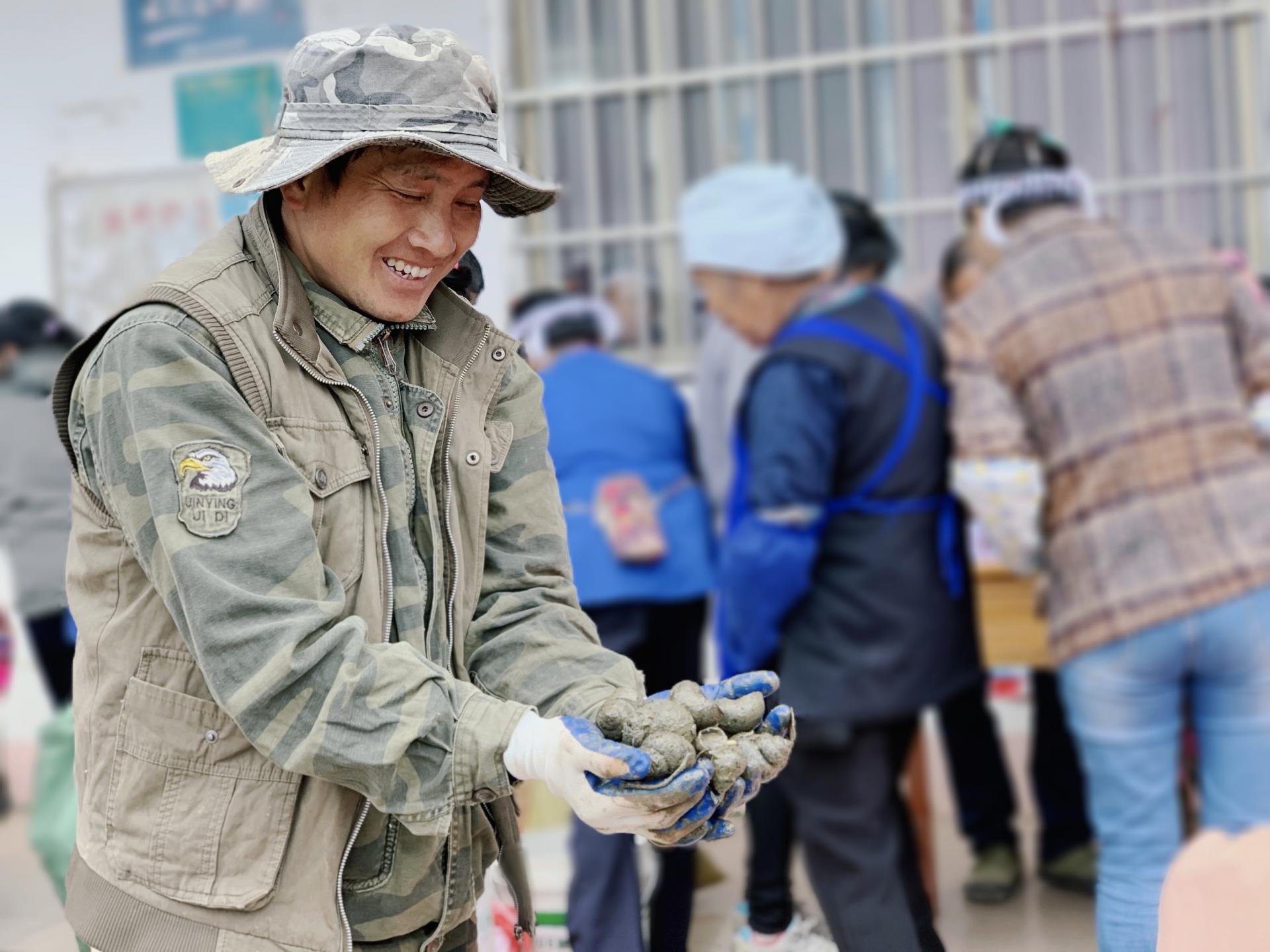 脱贫不脱钩！文锦渡边检站田螺养殖助力乡村振兴
