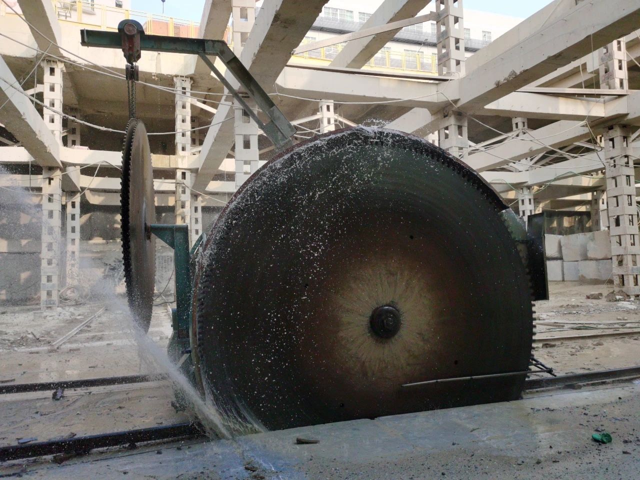 石方切割技术施工ing